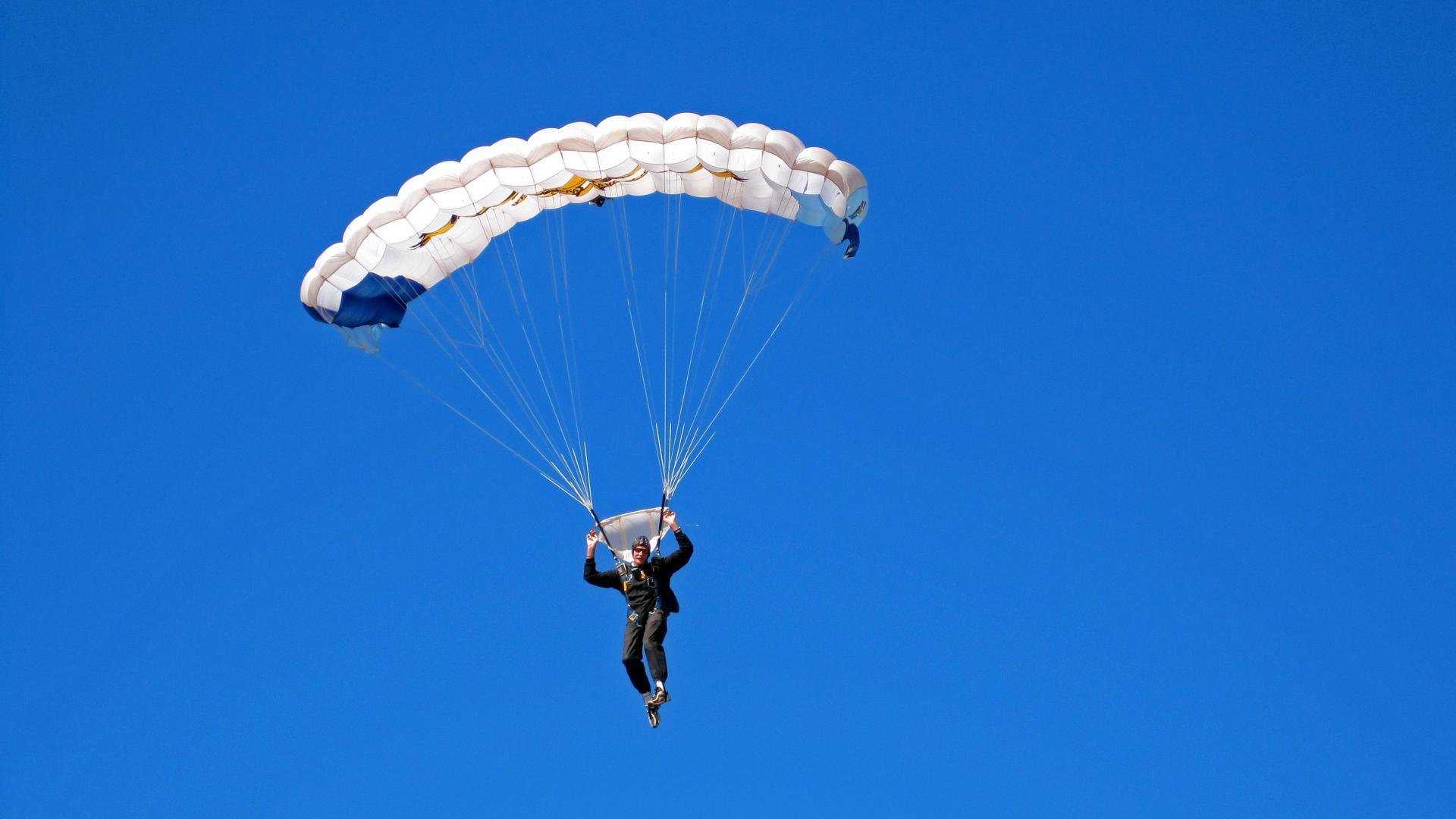 _夺冠悬念：决赛临近，谁能笑到最后？_，夺冠 比赛