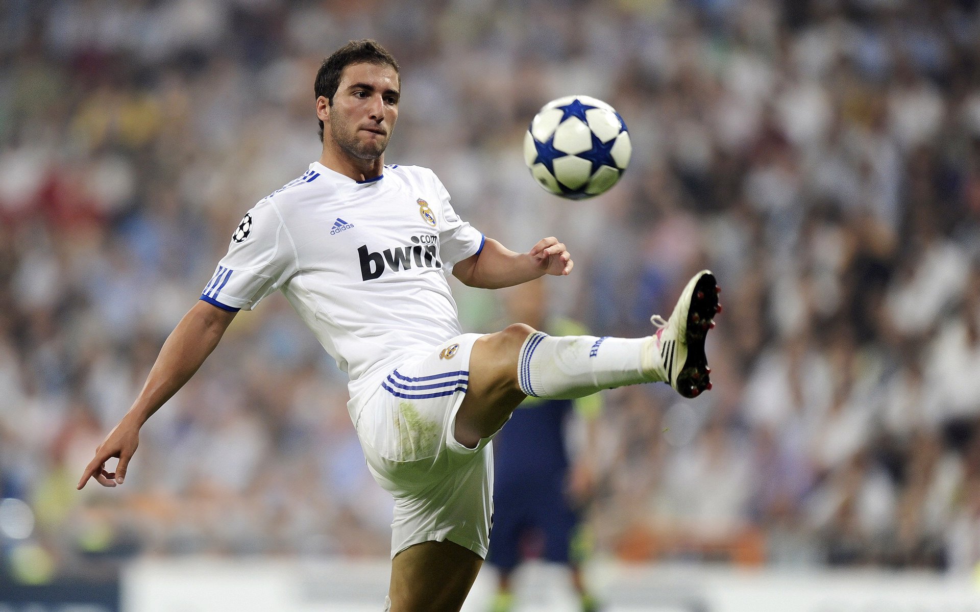 巴萨控球占优，逐步蚕食对手防线直至取胜，巴萨控球率达81%